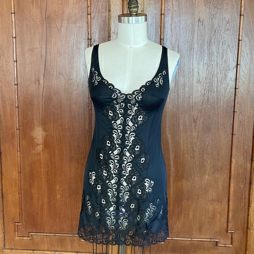 Vintage NWOT Elegant Black Italian Lace Slip Chemise